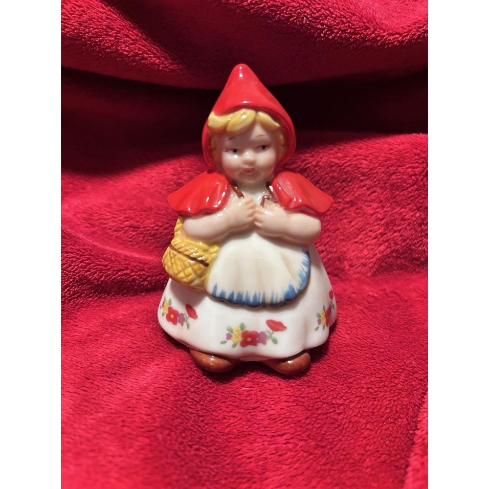 VTG Hull Pottery By Louise Baker Red Riding Hood Salt Shaker Dept 56 1940 3x2.5